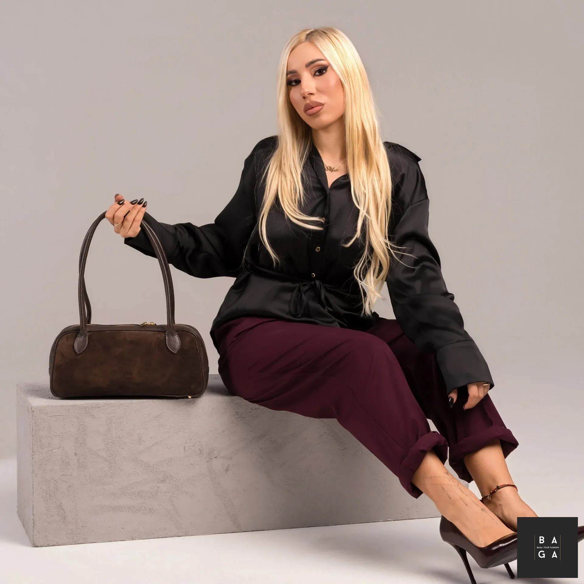 Малки чанти Дамска чанта от естествена кожа и велур Велора