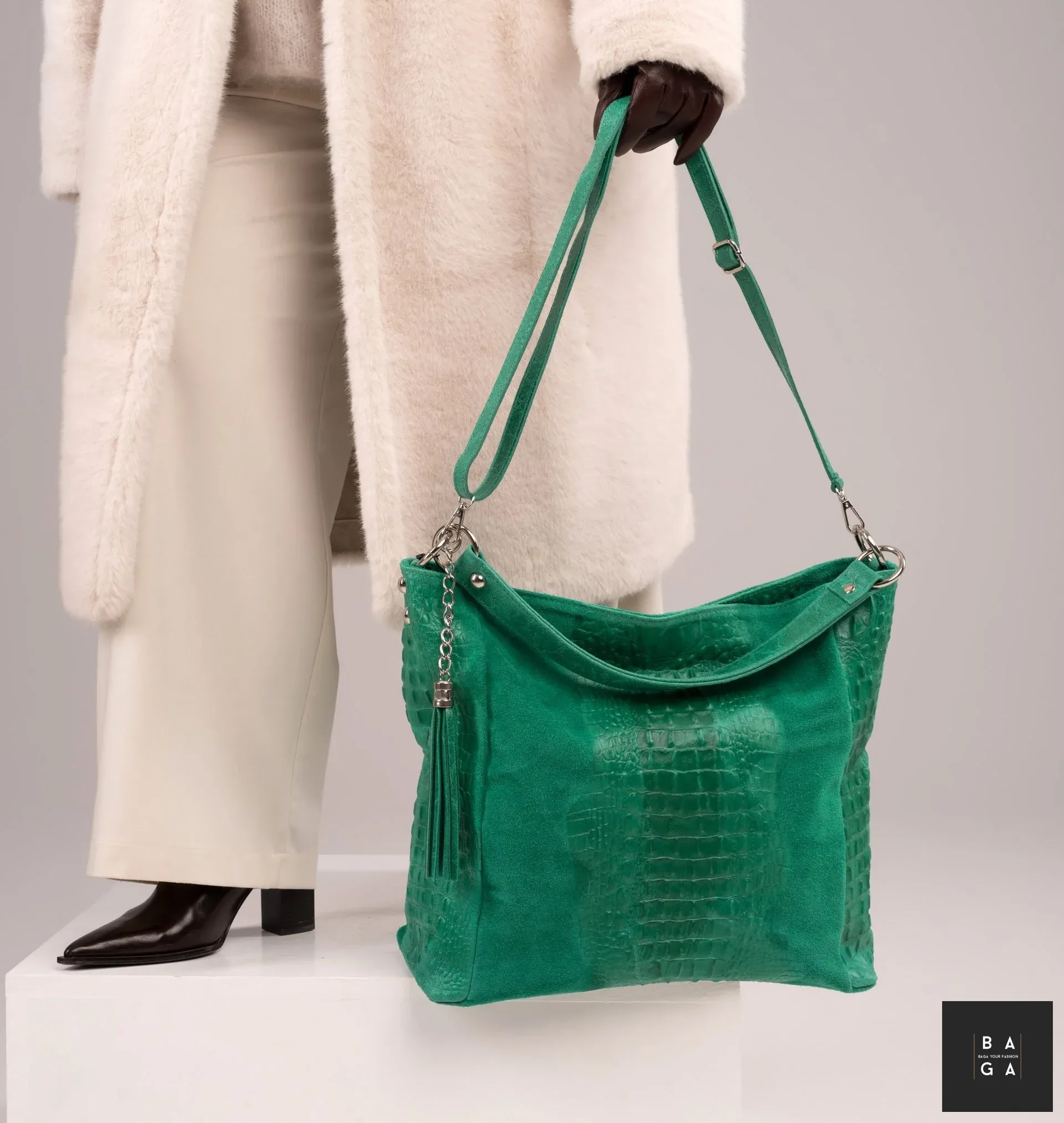 Големи чанти Дамска чанта от естествен велур  Александра